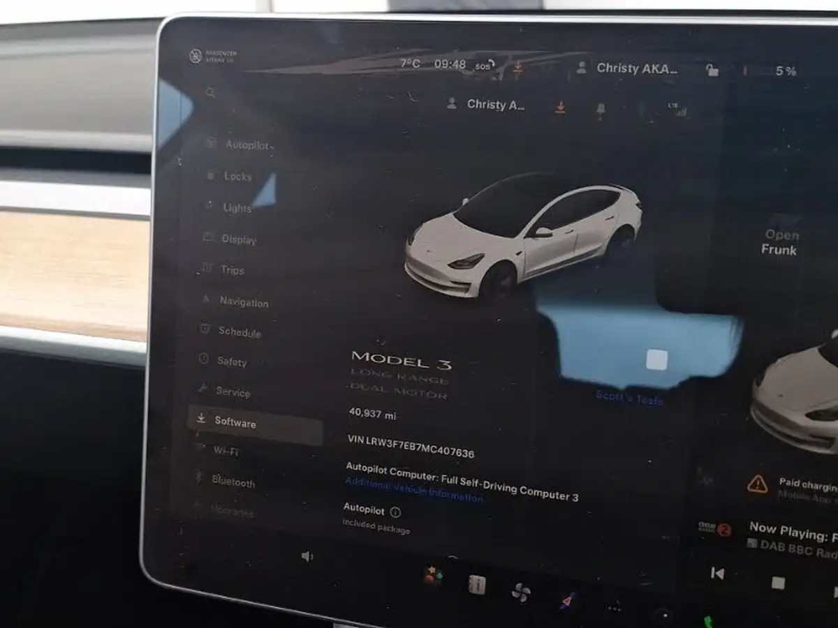 2021-tesla-model-3-e-long-range-awd-big-10