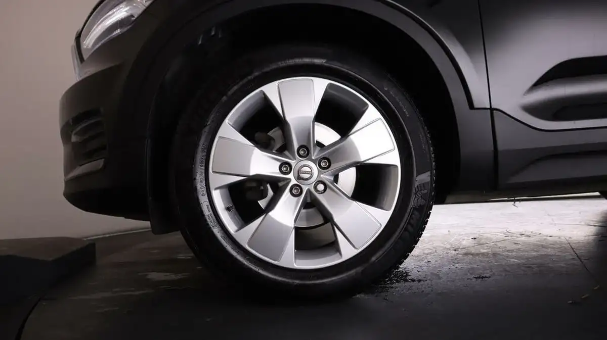 2021-volvo-xc40-15-t3-momentum-161bhp-auto-big-18