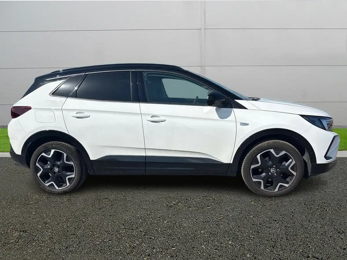 2024-vauxhall-grandland-12-ultimate-136ps-hybrid-e-dct6-auto-big-7