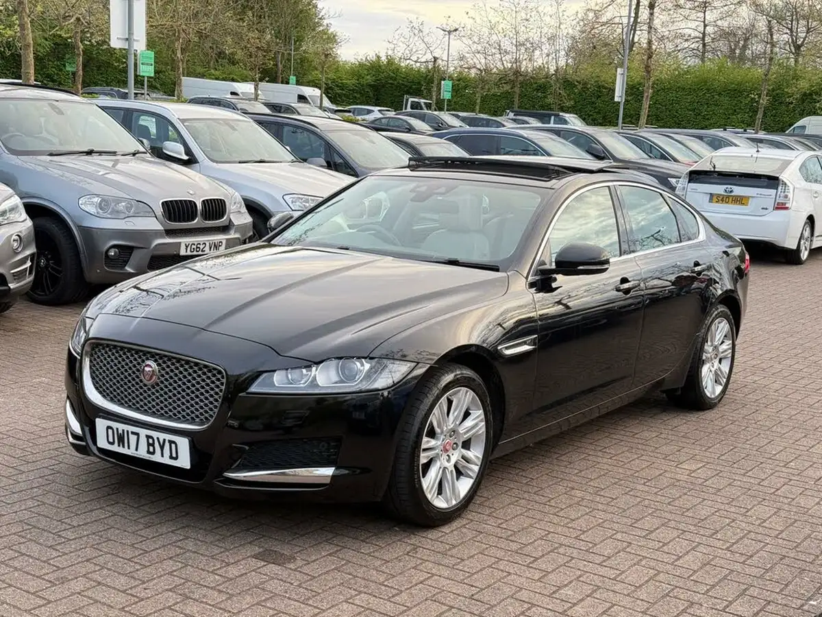 2017-jaguar-xf-20td-portfolio-240ps-awd-saloon-4d-1998cc-auto-big-9