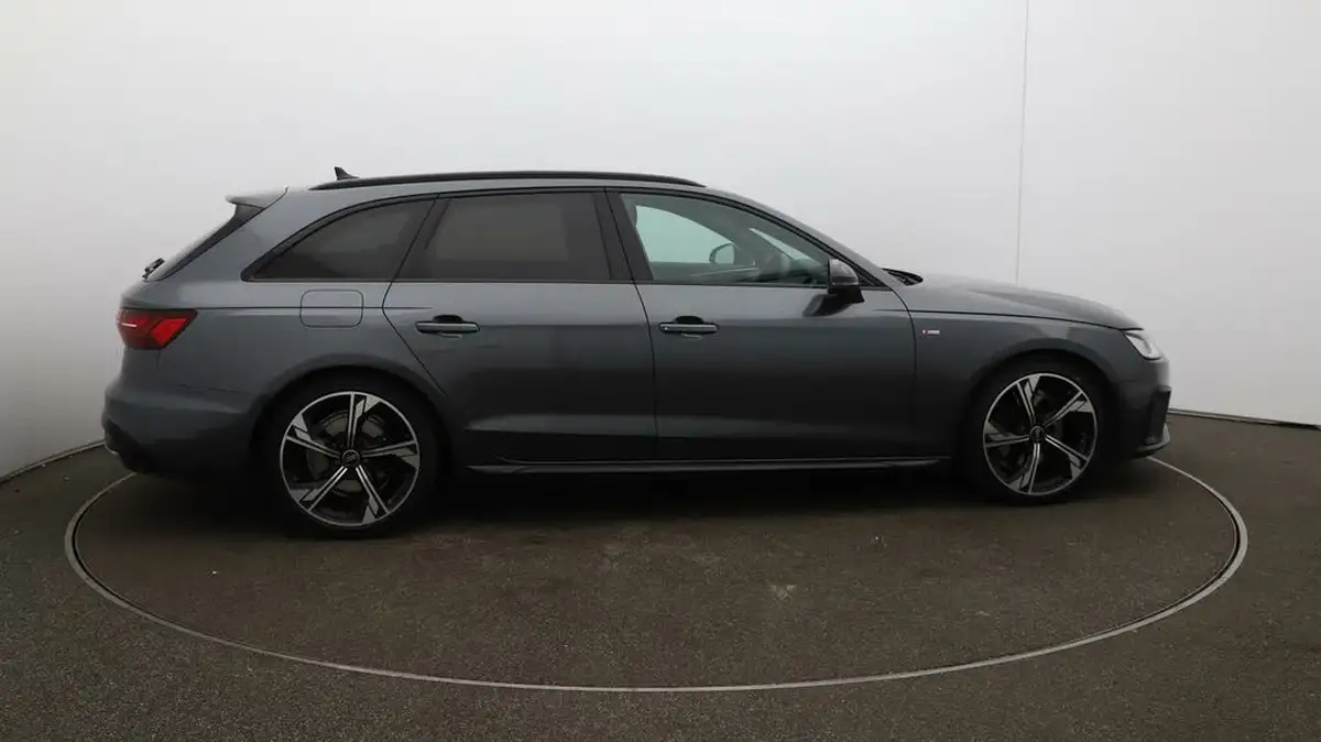2022-audi-a4-avant-20-35-tfsi-black-edition-s-tronic-big-8