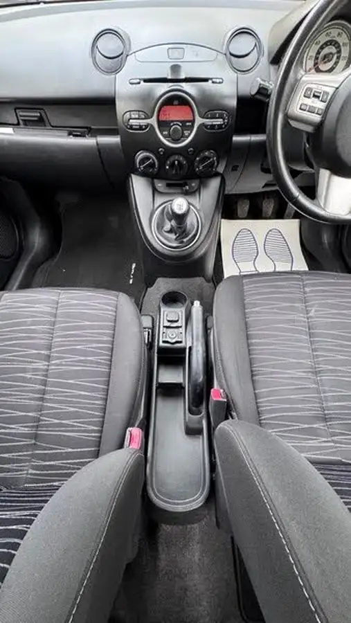 2010-mazda-mazda2-13-tamura-5d-big-17