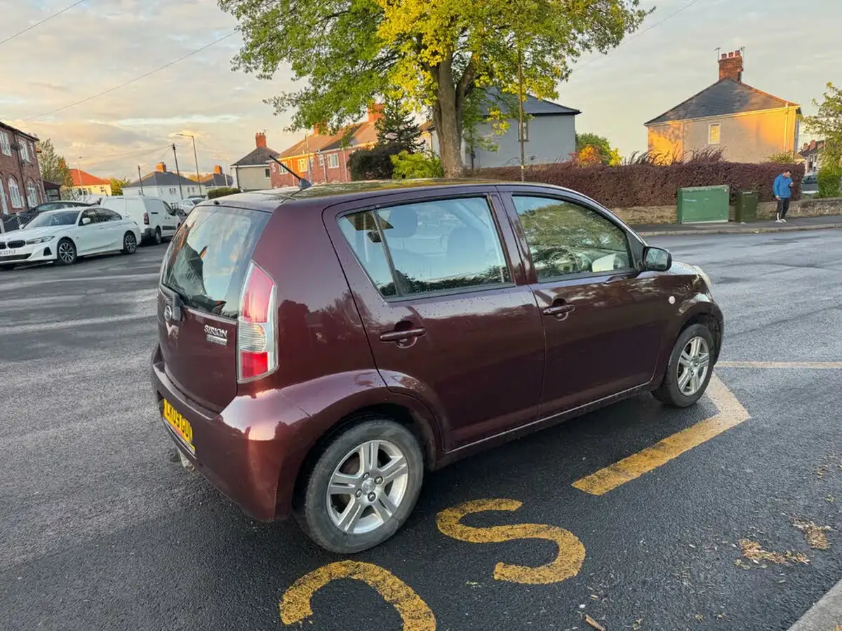 2009-daihatsu-sirion-10-se-big-13