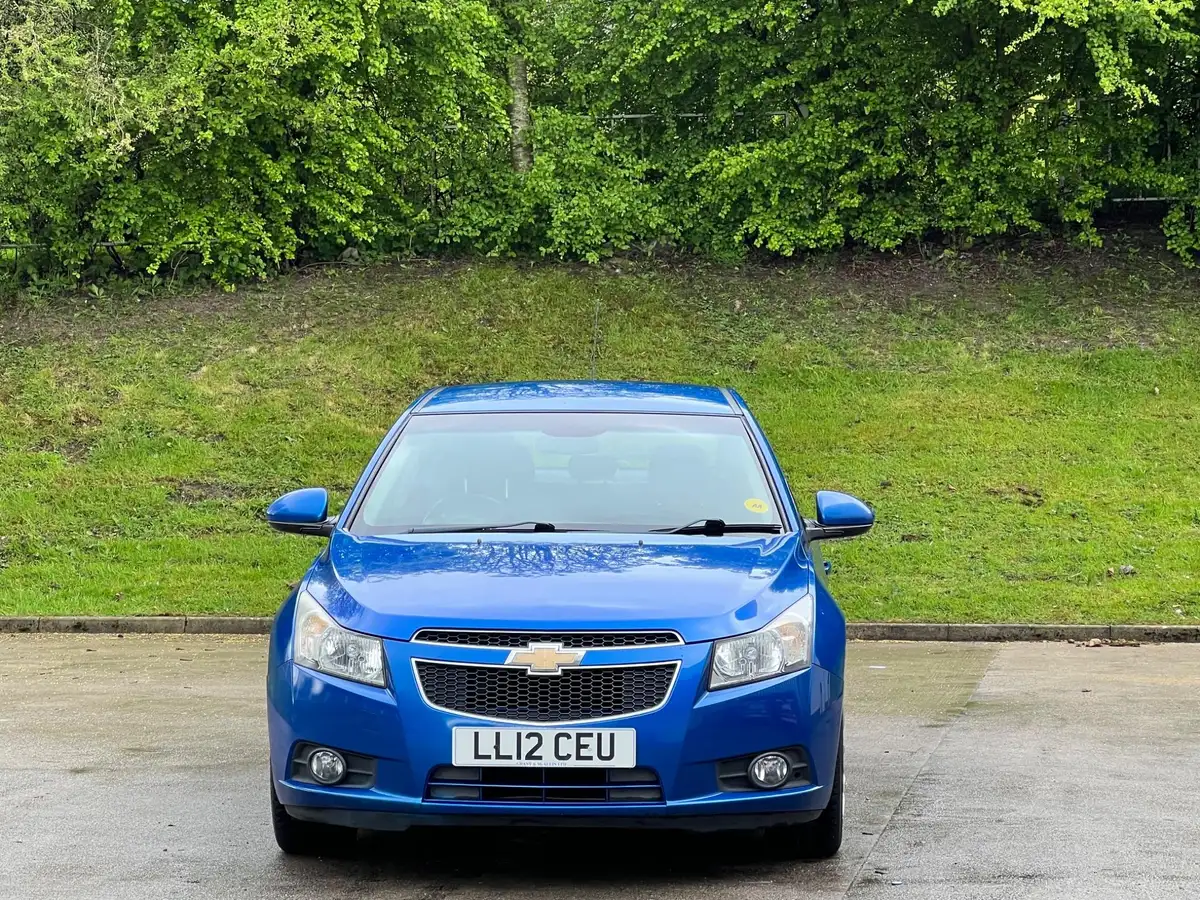 2012-chevrolet-cruze-20td-lt-20vcdi-hatchback-5d-big-4