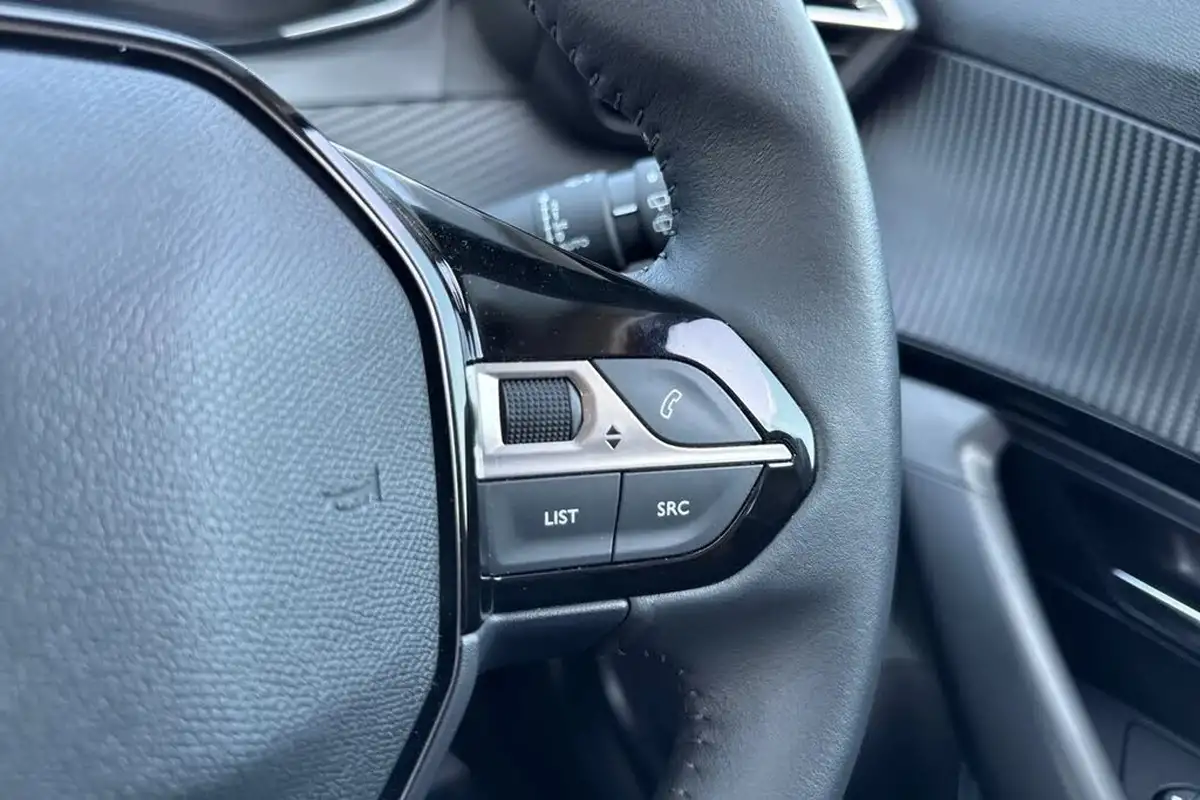 2021-peugeot-2008-suv-e-allure-big-39
