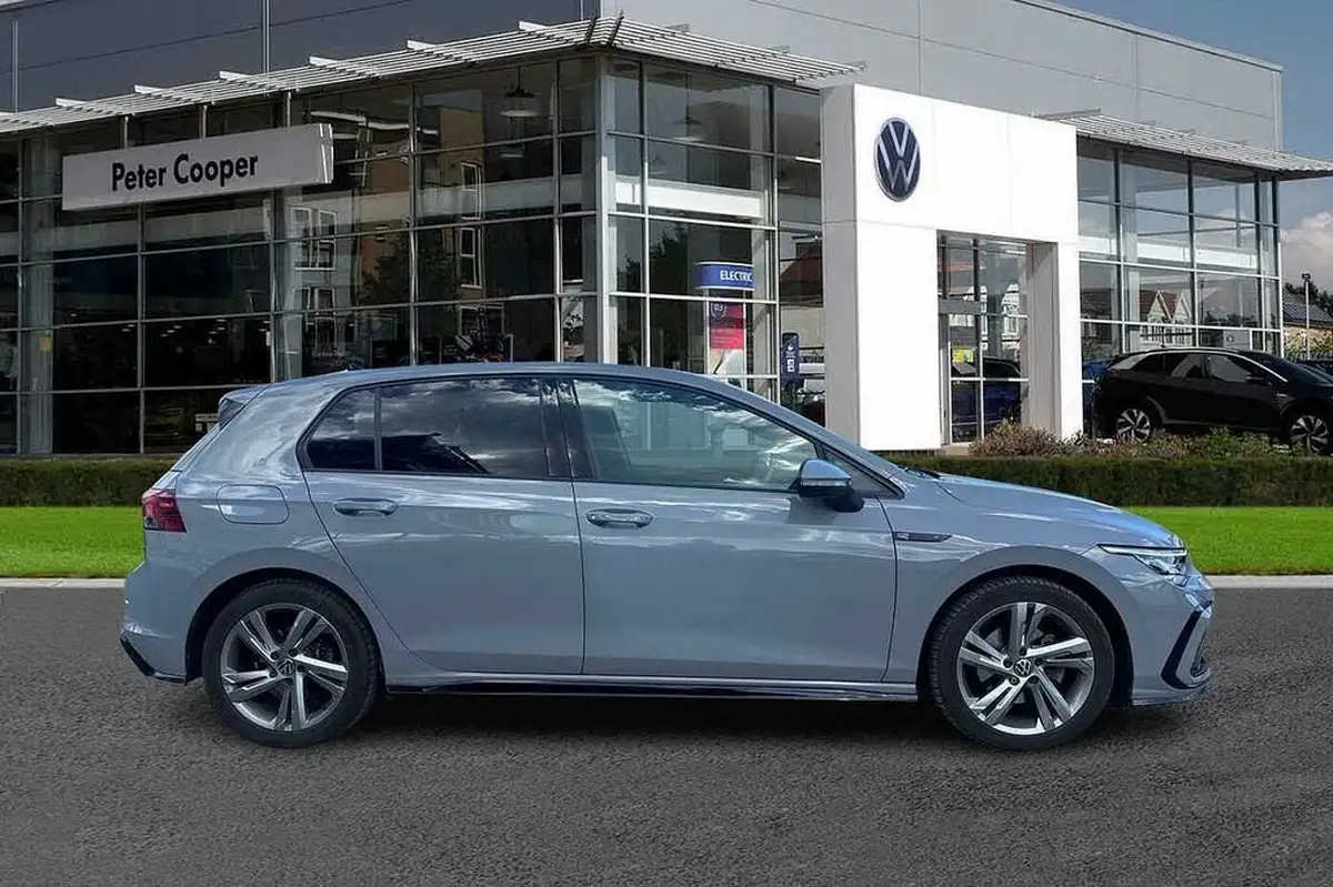 2023-volkswagen-golf-15-etsi-r-line-hatchback-big-3