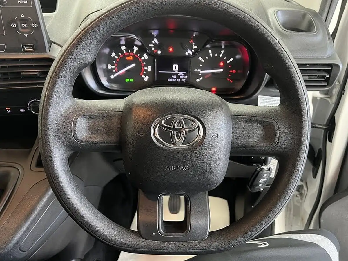 2021-toyota-proace-city-15d-active-100hpeu6dt-e-big-10