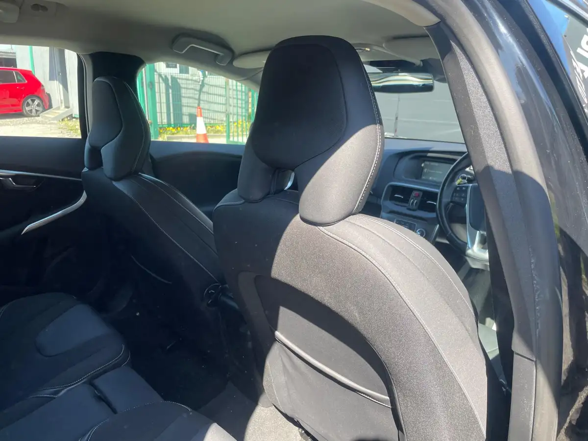 2015-volvo-v40-20td-d2-se-big-34