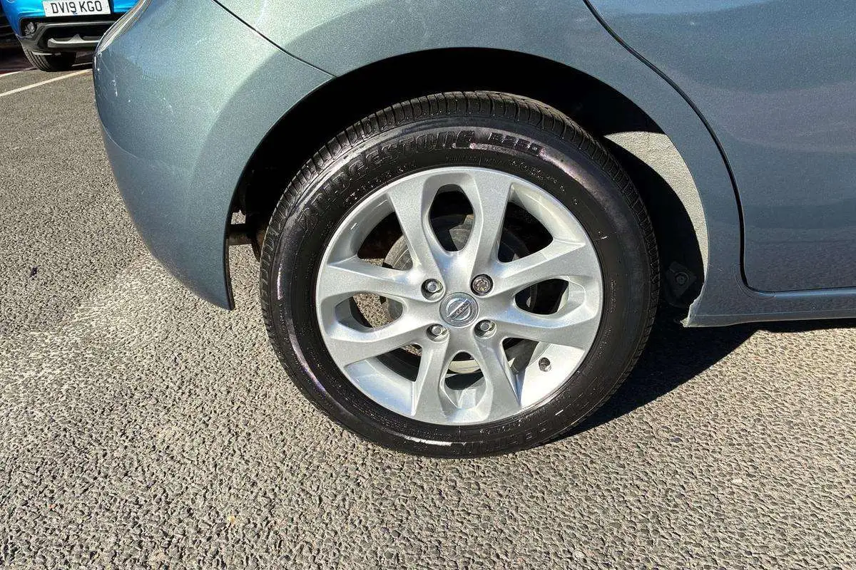 2016-nissan-micra-12-acenta-cvt-big-8