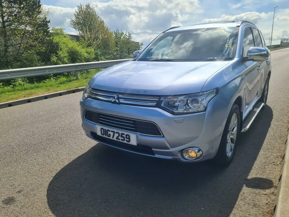 2015-mitsubishi-outlander-20-gx4h-phev-big-21
