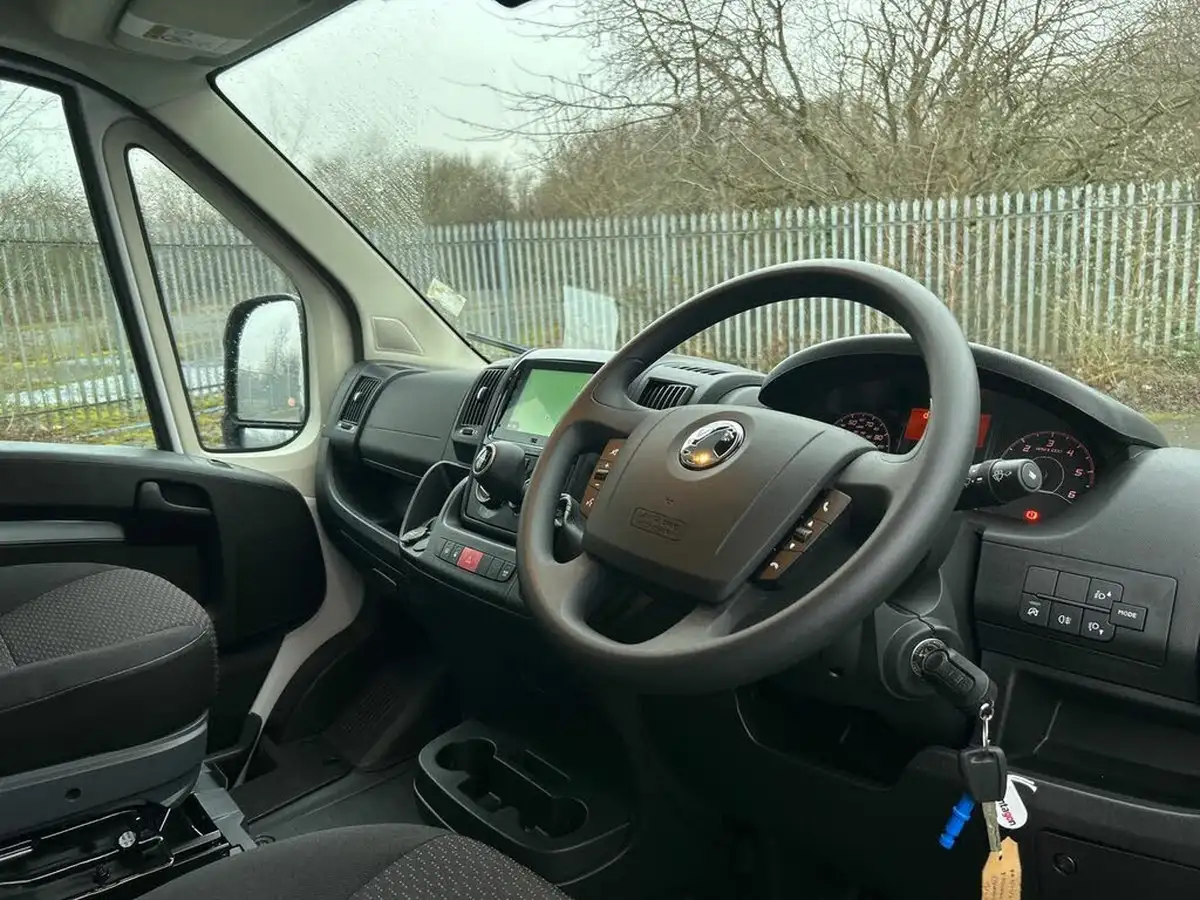 2024-vauxhall-movano-big-4