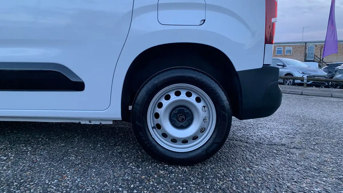 2024-citroen-berlingo-15-bluehdi-m-enterprise-100pseu6e-big-14