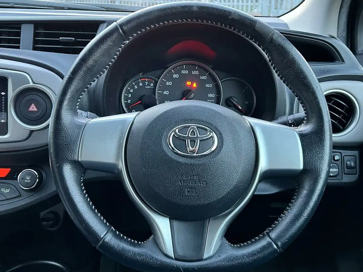 2011-toyota-yaris-133-tr-99bhp-5d-m-drive-s-big-17