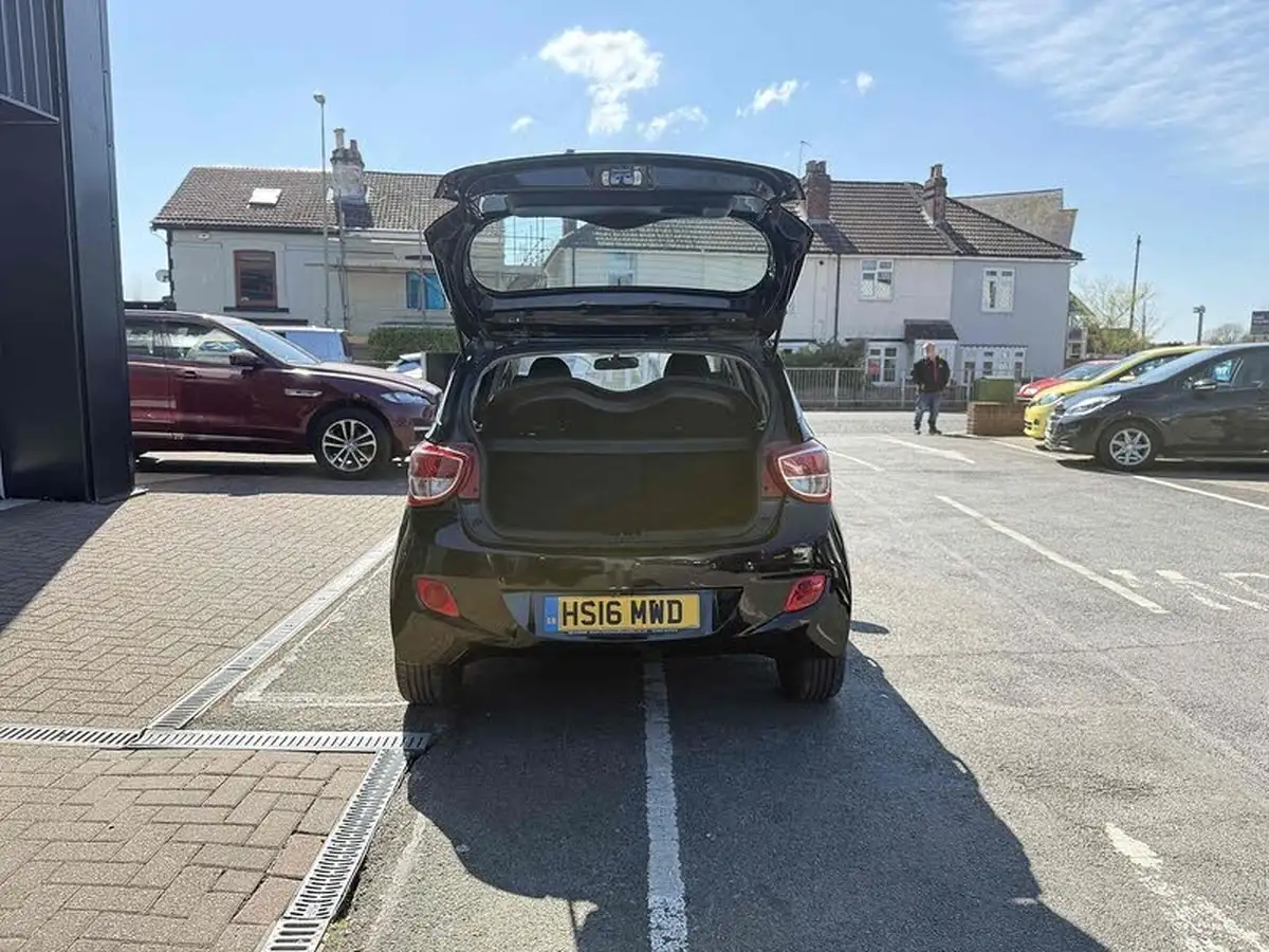 2016-hyundai-i10-12-premium-se-big-21