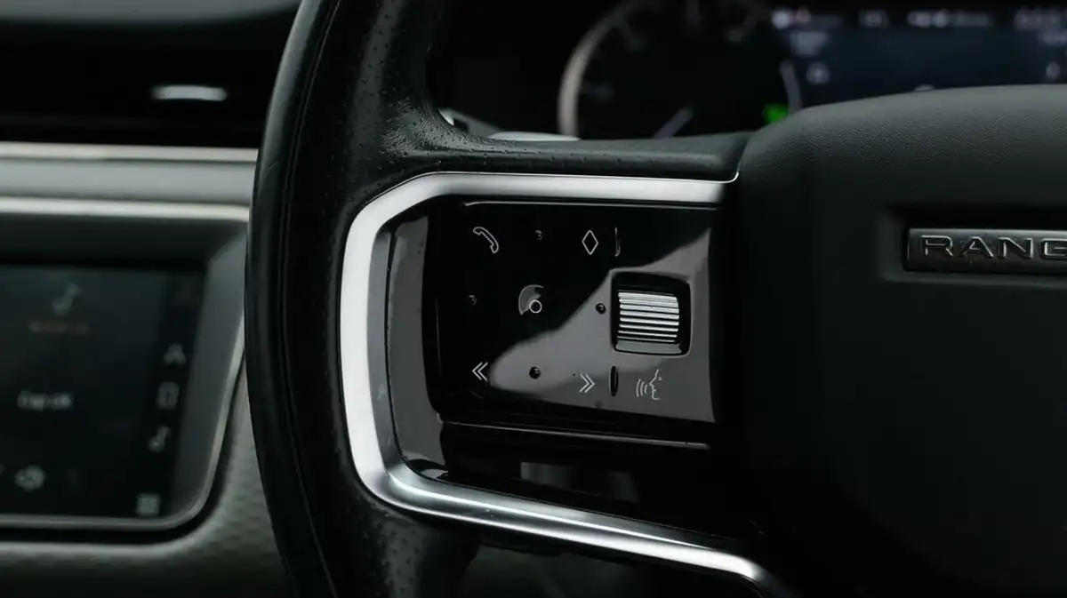 2021-land-rover-range-rover-evoque-15-p300e-r-dynamic-s-big-24