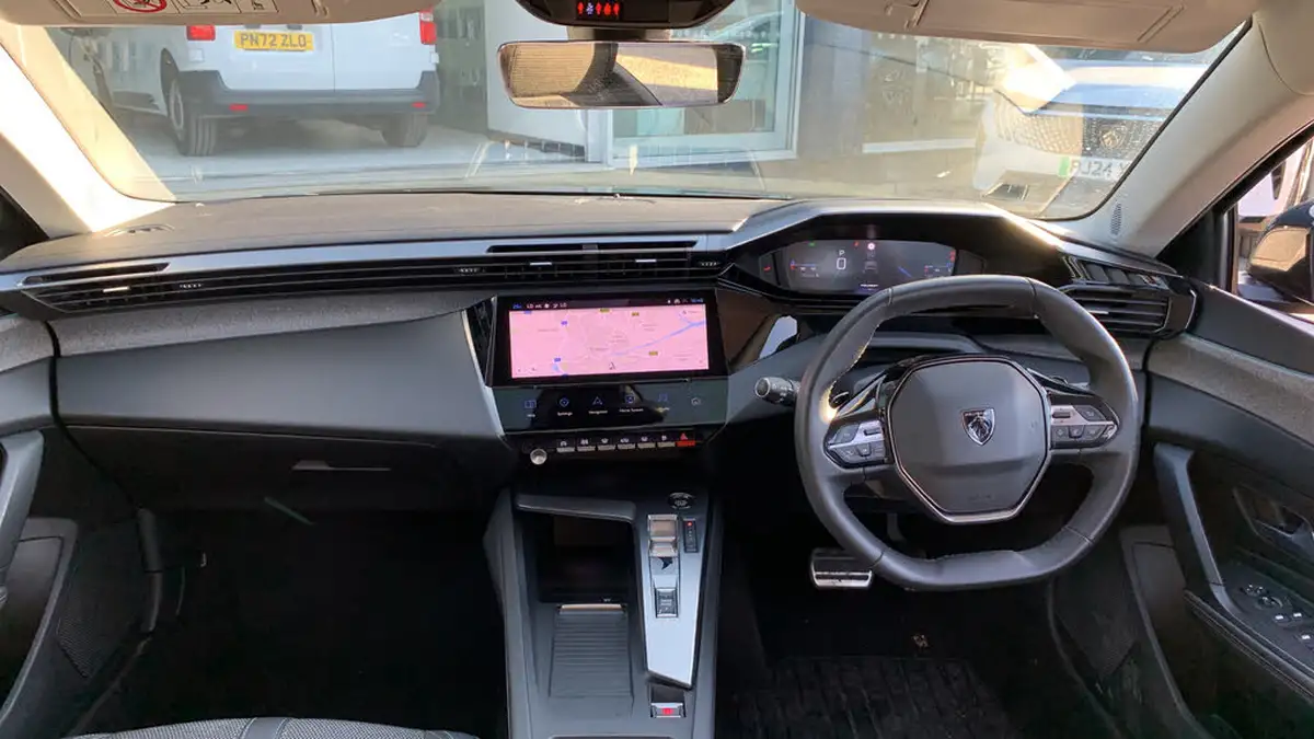 2022-peugeot-308-12-puretech-allure-premium-eat8-big-3