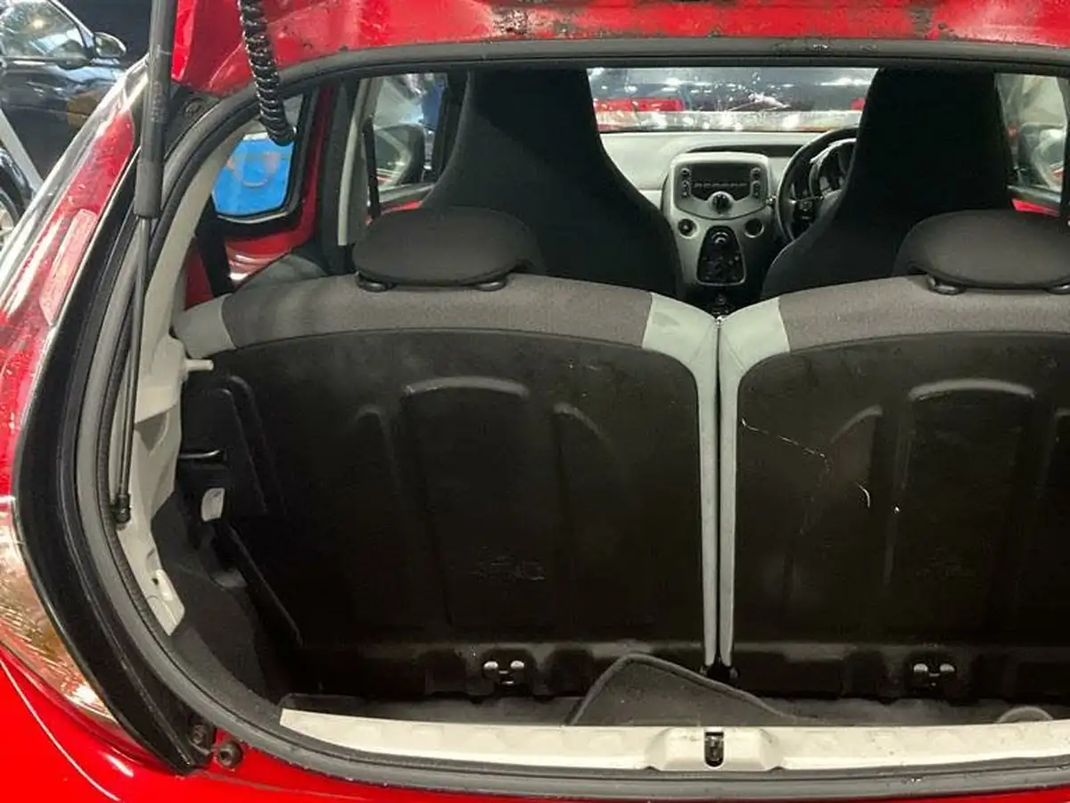 2016-toyota-aygo-10-vvt-i-x-play-68bhp-5d-big-5