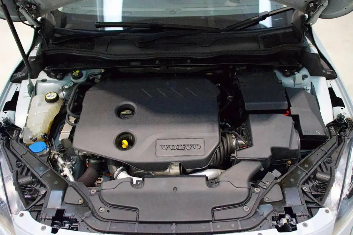 2014-volvo-v40-16td-d2-cross-country-lux-nav-big-19