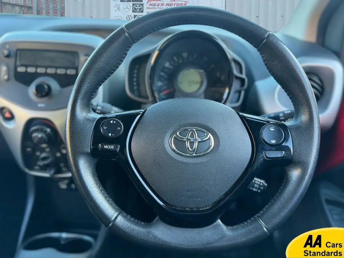 2016-toyota-aygo-10-vvt-i-x-play-68bhp-5d-big-29