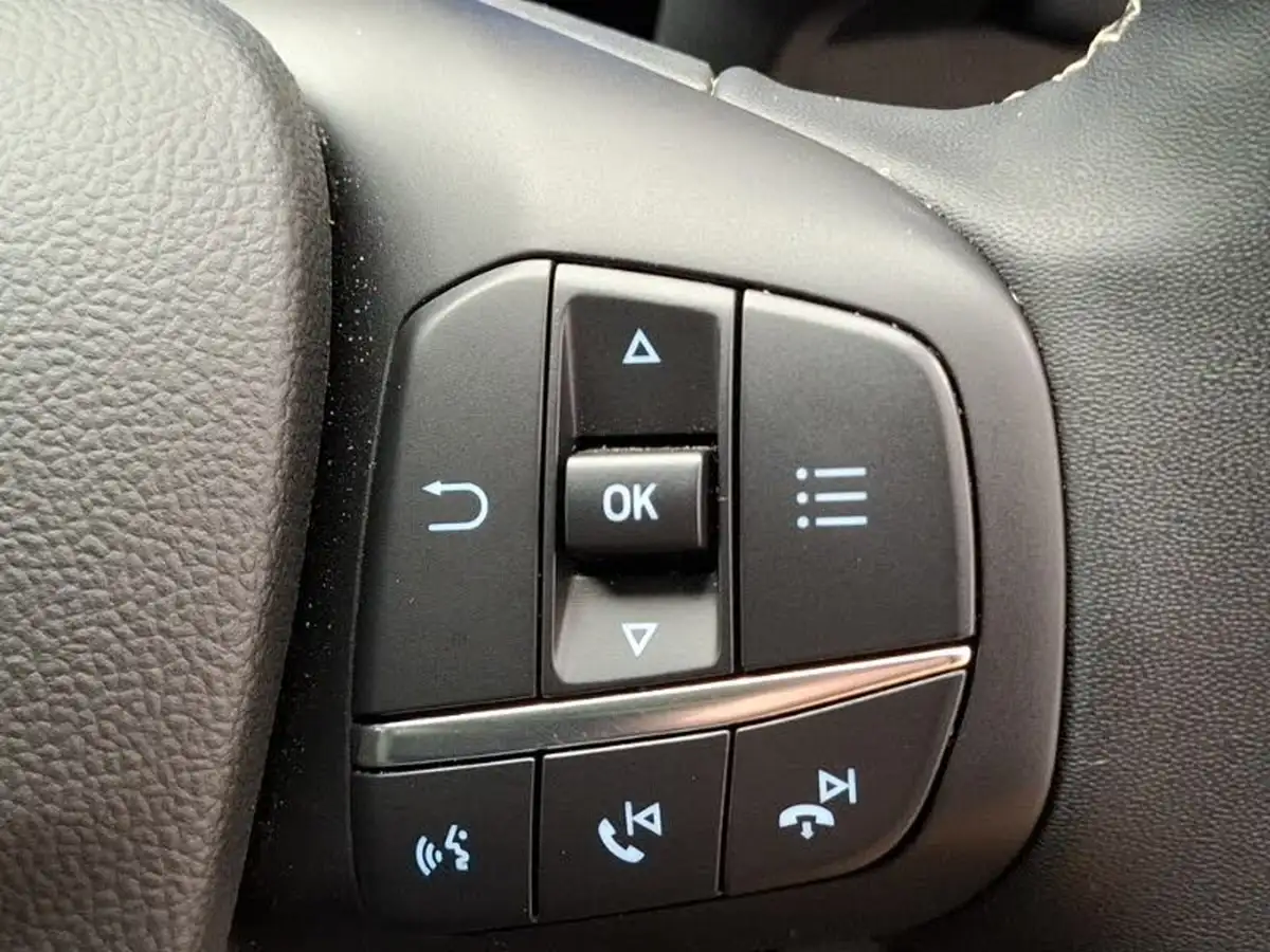 2024-ford-kuga-25t-vignale-190ps-fhev-big-18