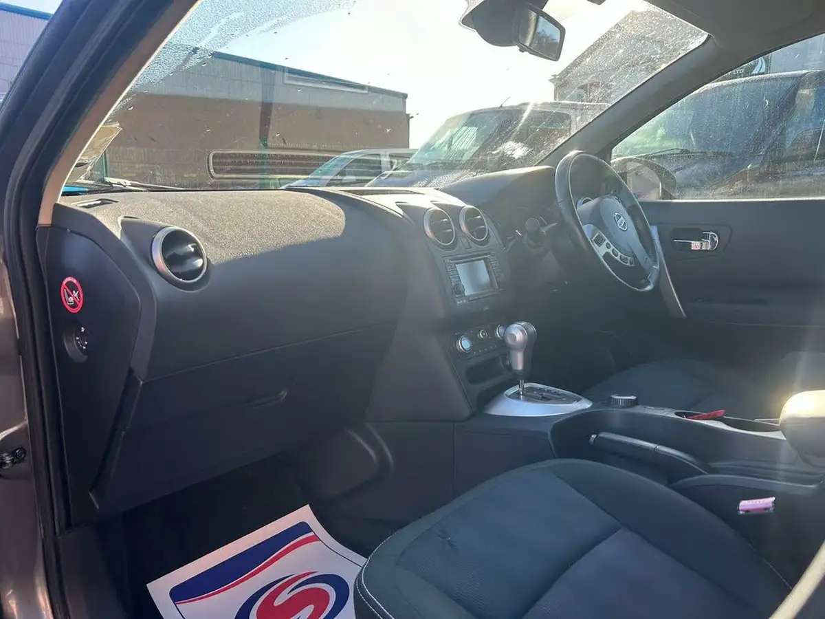 2012-nissan-qashqai-20td-n-tec-big-44