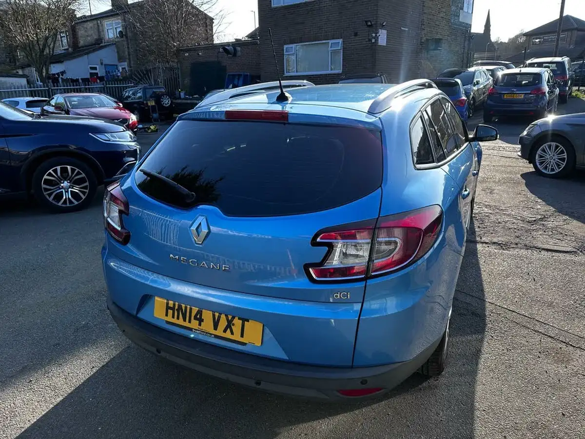 2014-renault-megane-15dci-dynamique-tom-tom-energy-ss-sport-tourer-5d-big-9