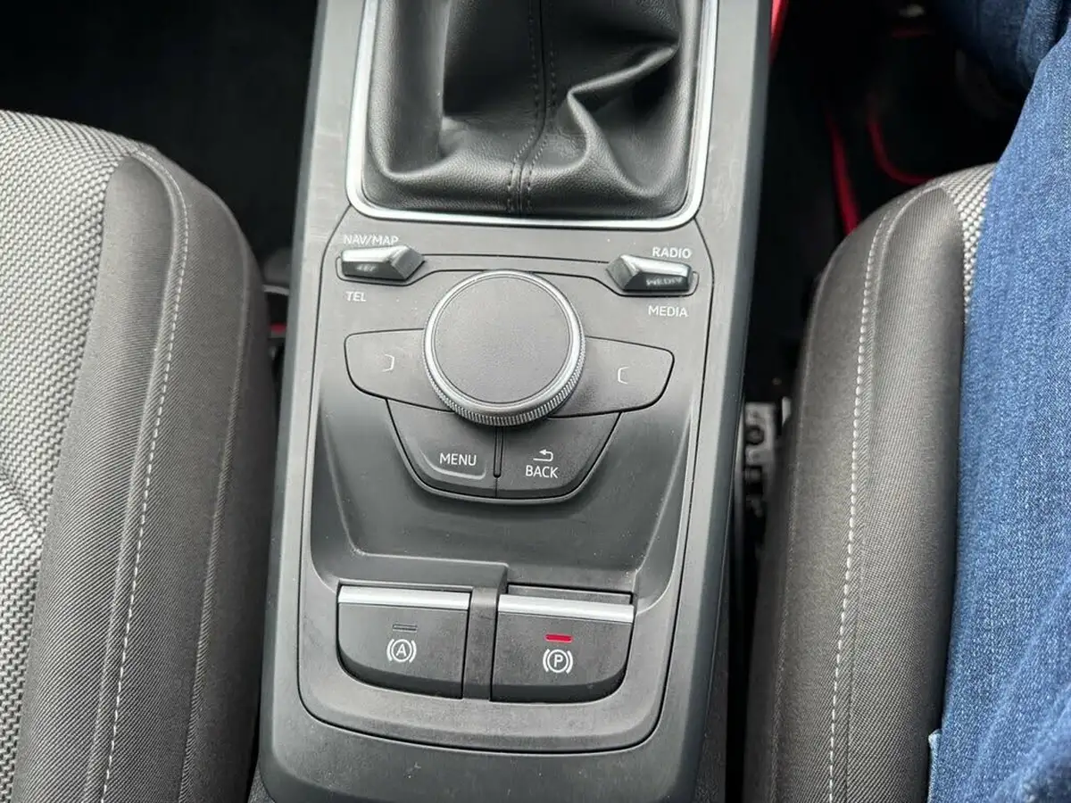 2019-audi-q2-10-30-tfsi-sport-big-31