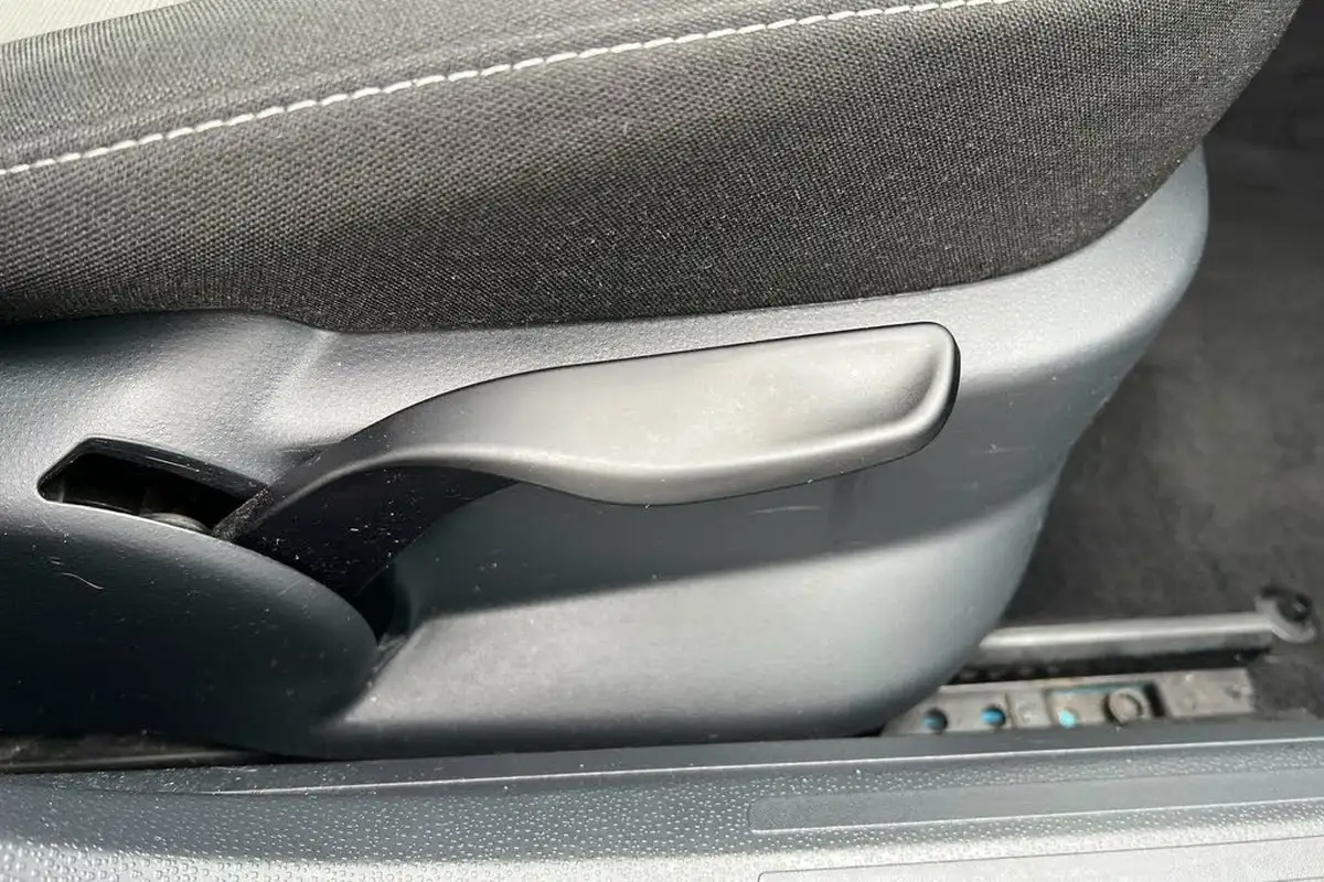 2015-seat-ibiza-14-toca-hatchback-5d-big-21