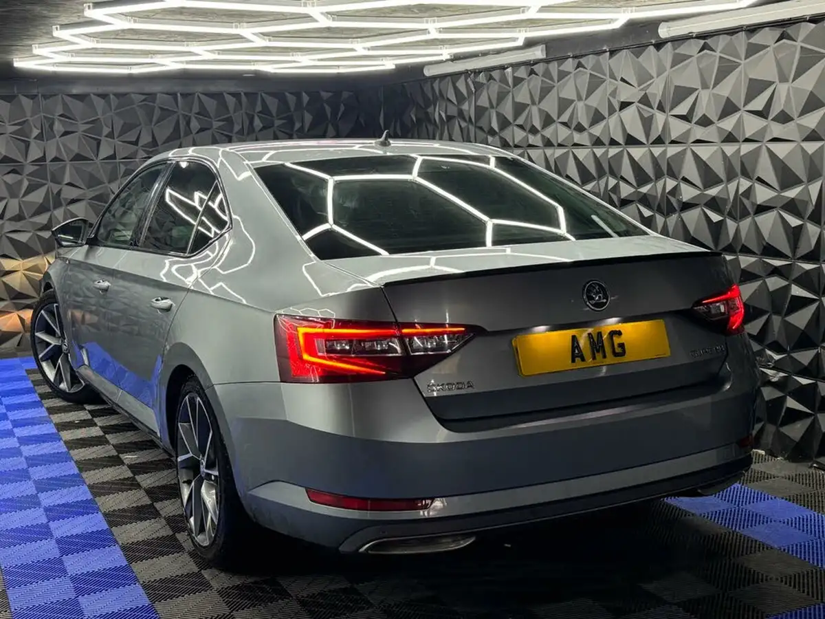 2018-skoda-superb-20-tsi-sportline-220ps-ss-hatchback-big-3