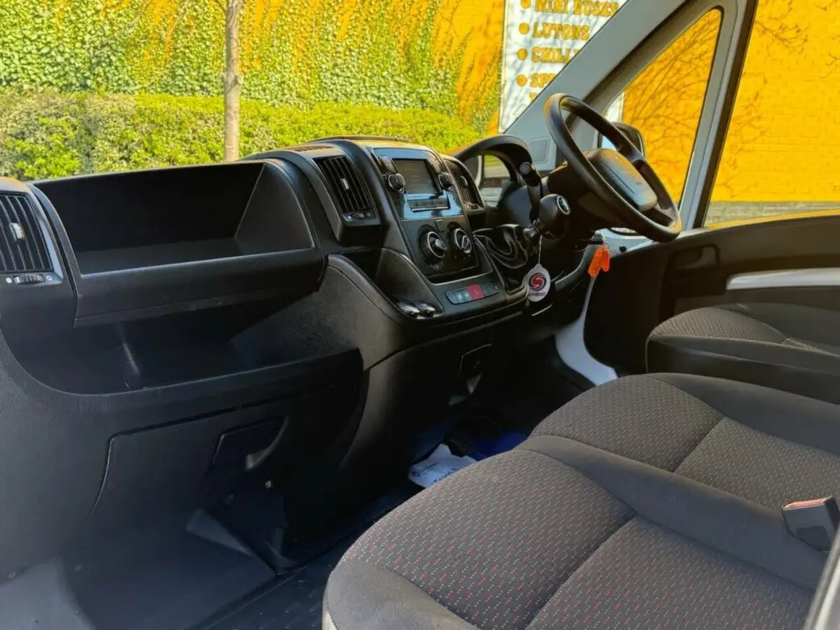 2022-peugeot-boxer-22-bluehdi-professional-335-l3-h2-panel-big-9