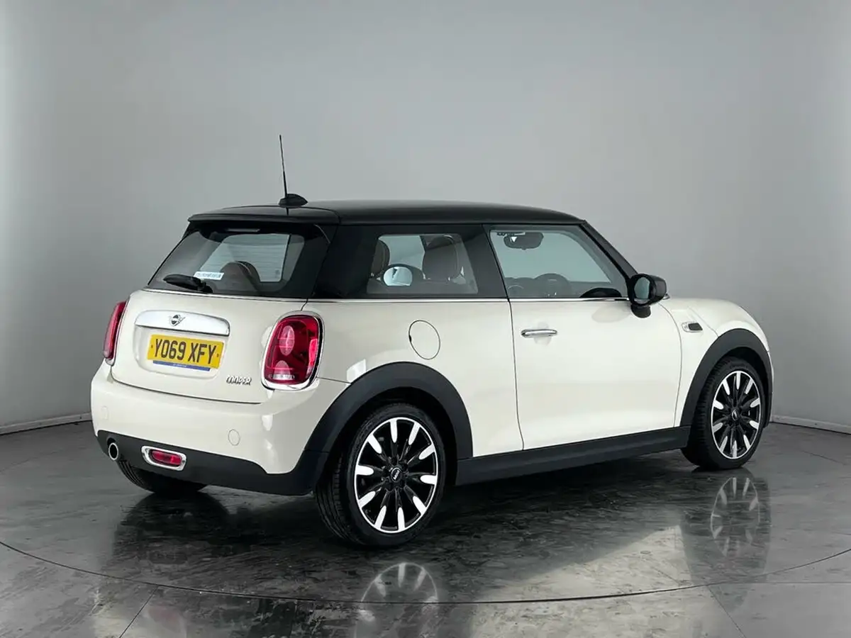 2019-mini-cooper-15-cooper-exclusive-134bhp-hatchback-3d-big-3