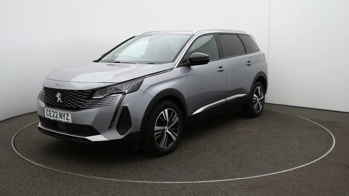 2022-peugeot-5008-suv-12-puretech-allure-premium-big-3