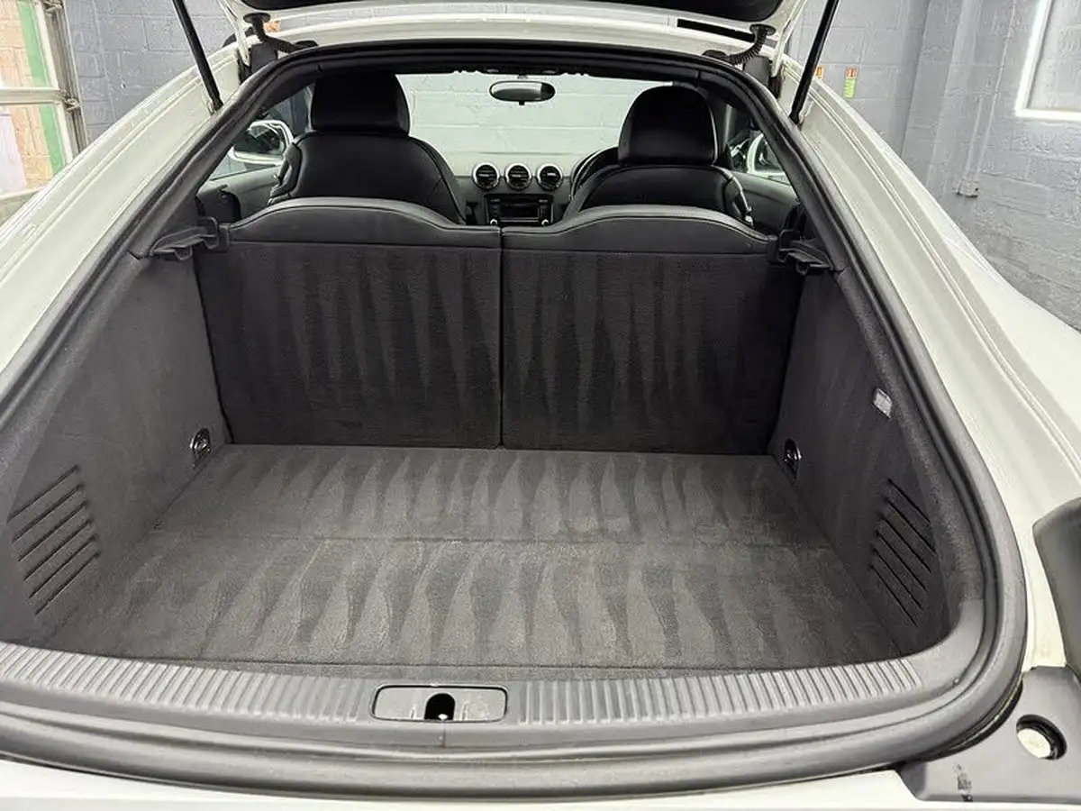 2010-audi-tt-coupe-20-tdi-s-line-big-38