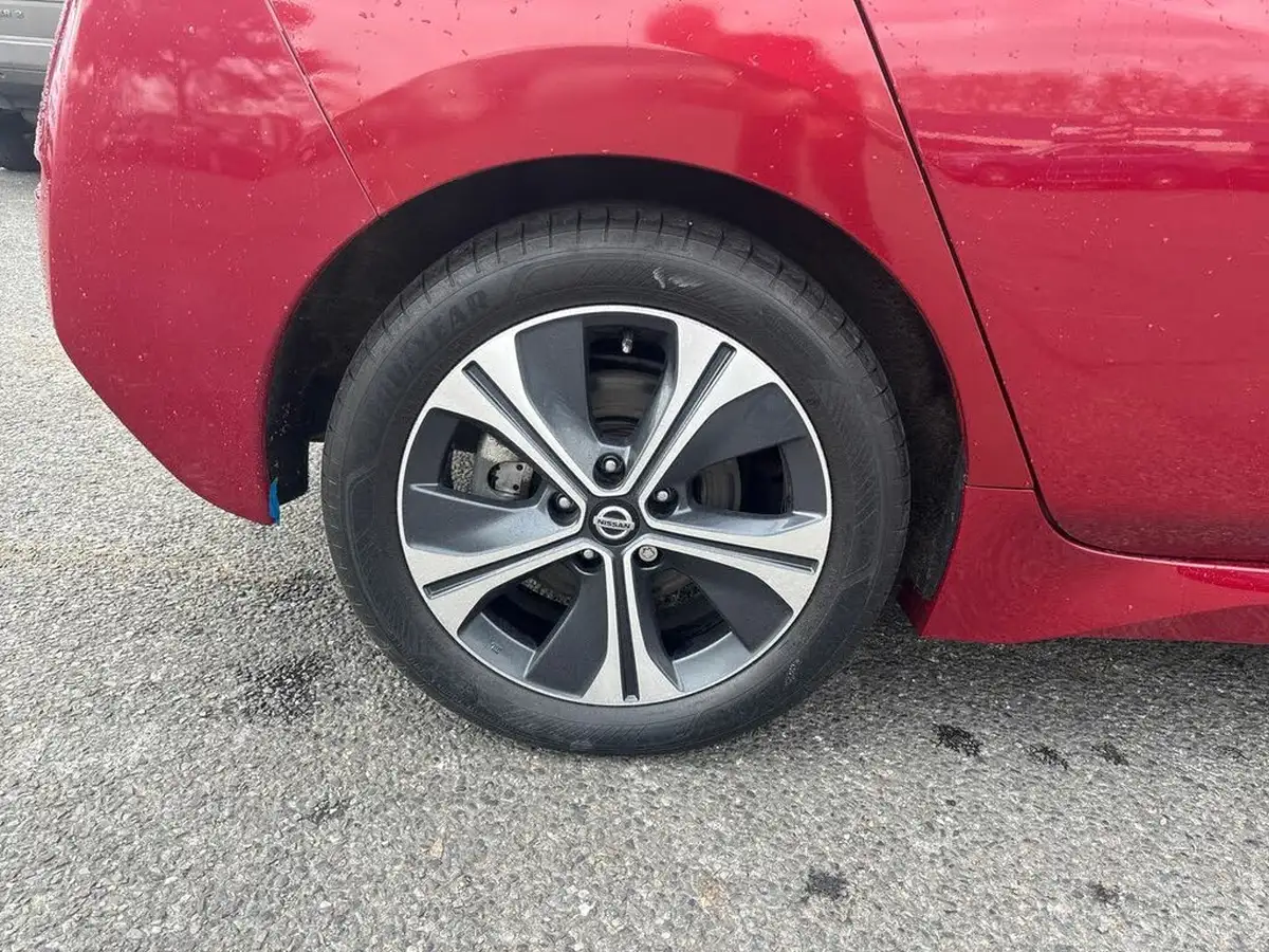 2019-nissan-leaf-e-tekna-big-25