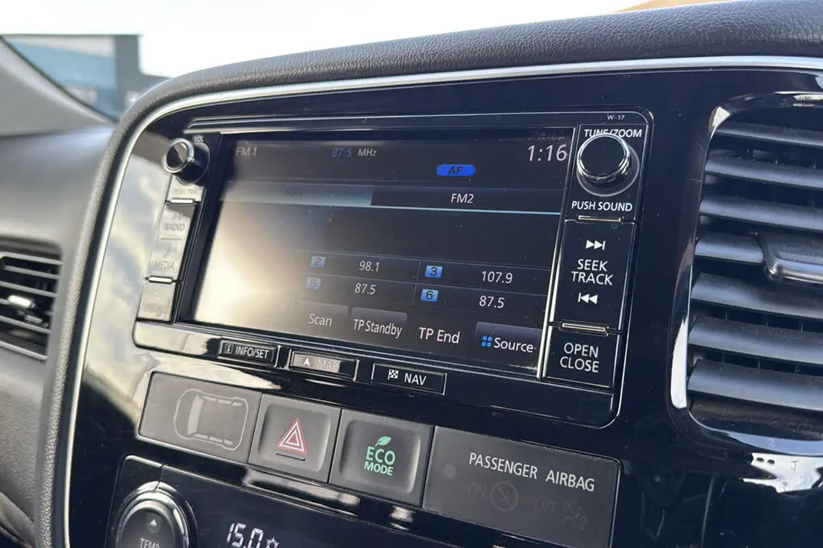 2017-mitsubishi-outlander-20-4hs-phev-5st-big-18