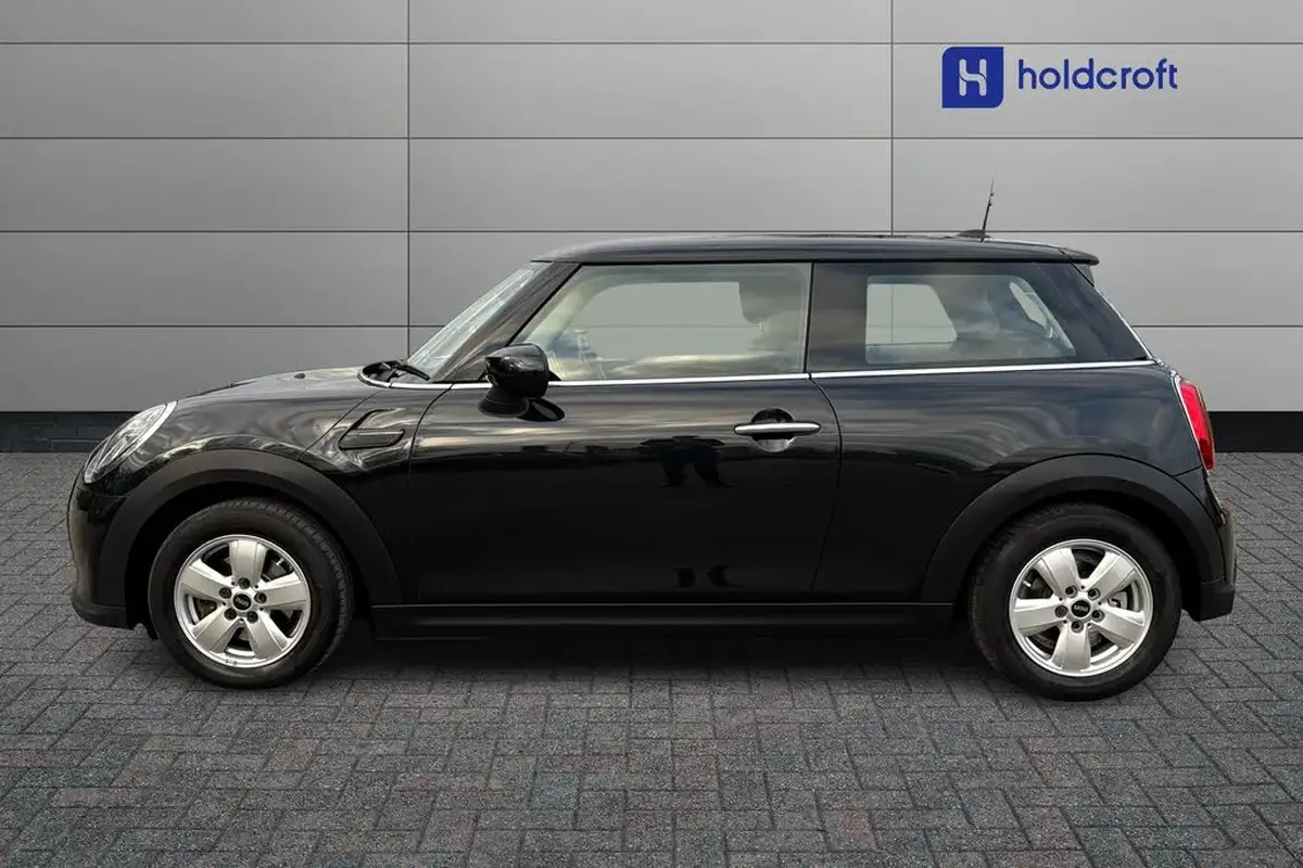 2022-mini-cooper-15-cooper-classic-hatchback-3d-big-5