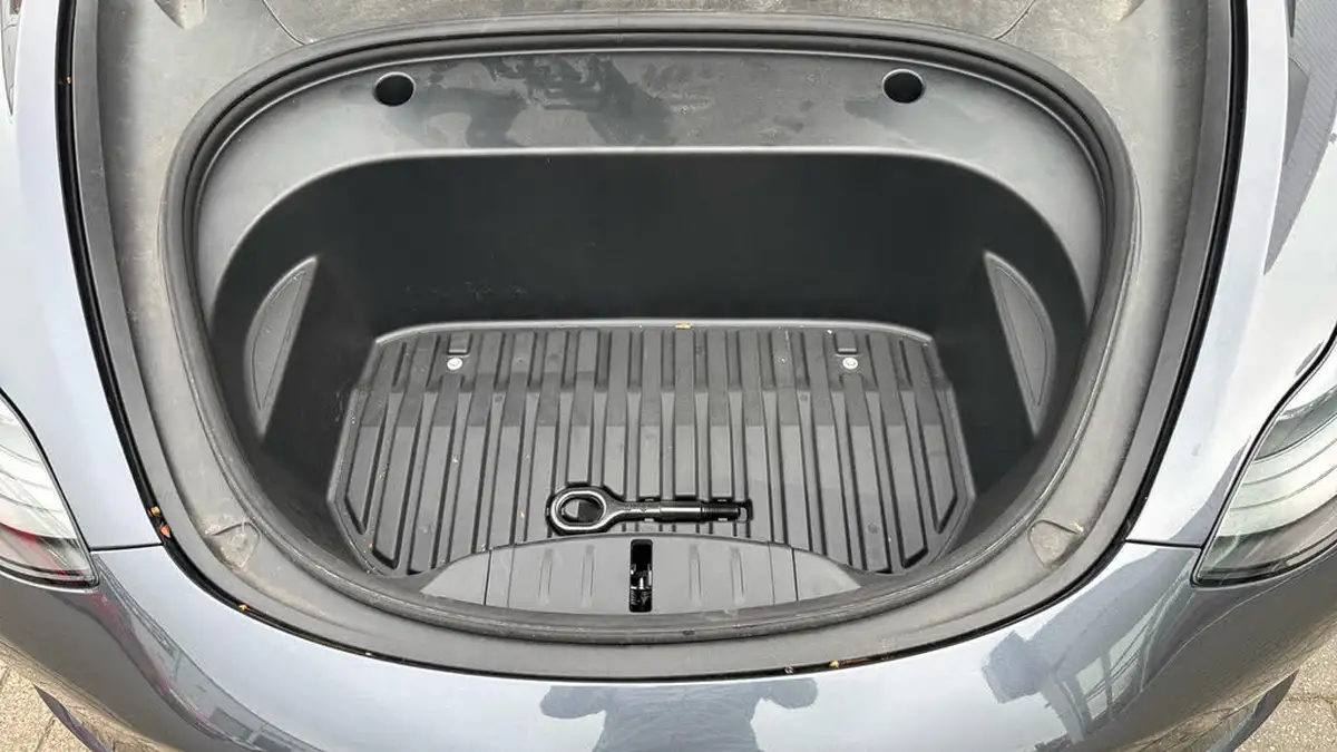2022-tesla-model-3-e-long-range-big-15
