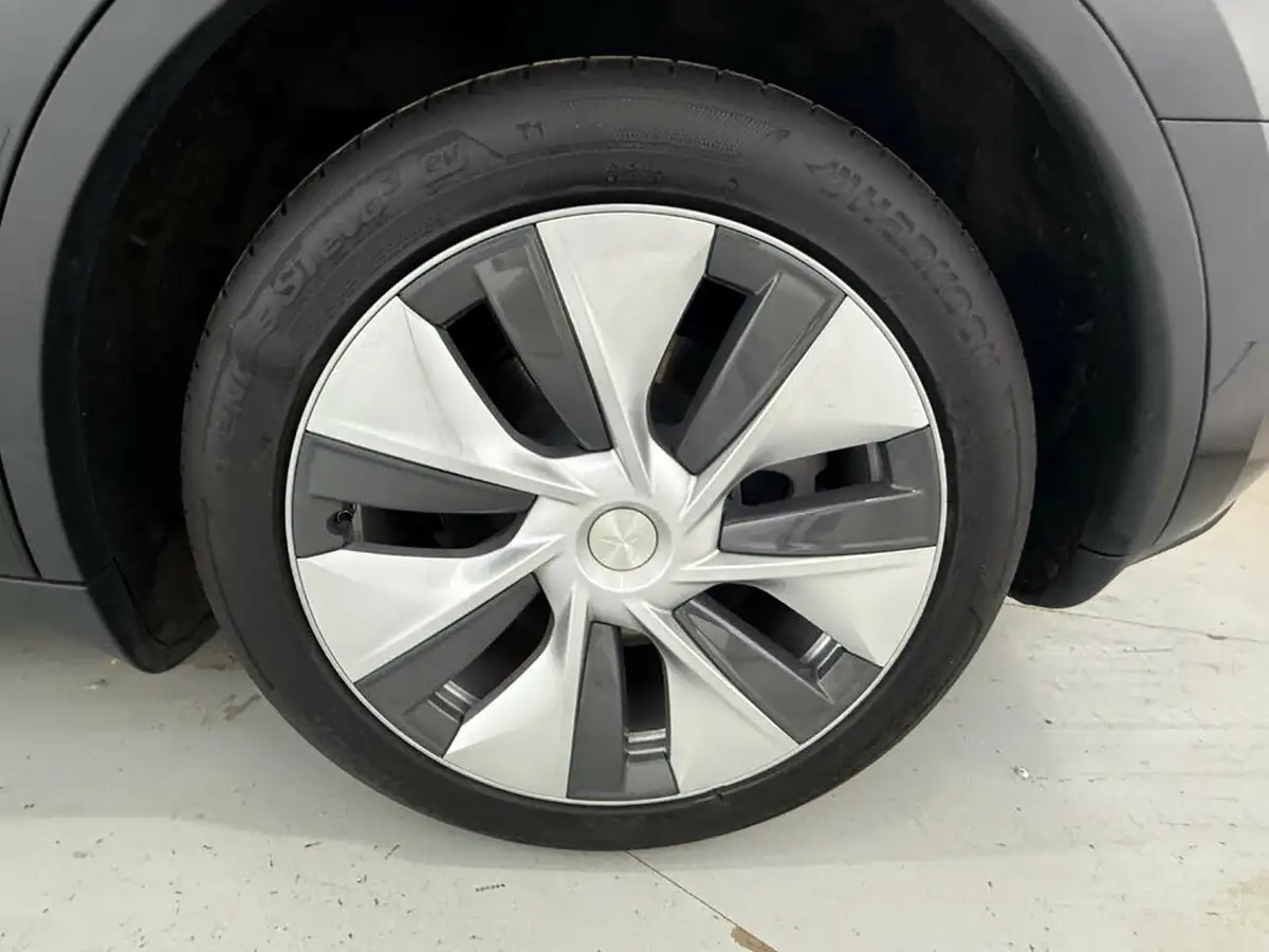 2023-tesla-model-y-e-rwd-big-29