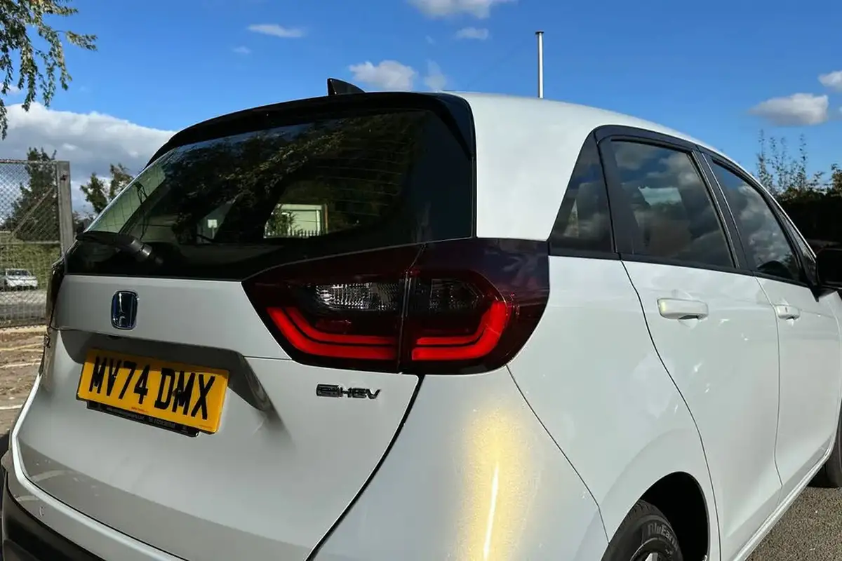2024-honda-jazz-15-i-mmd-elegance-big-9