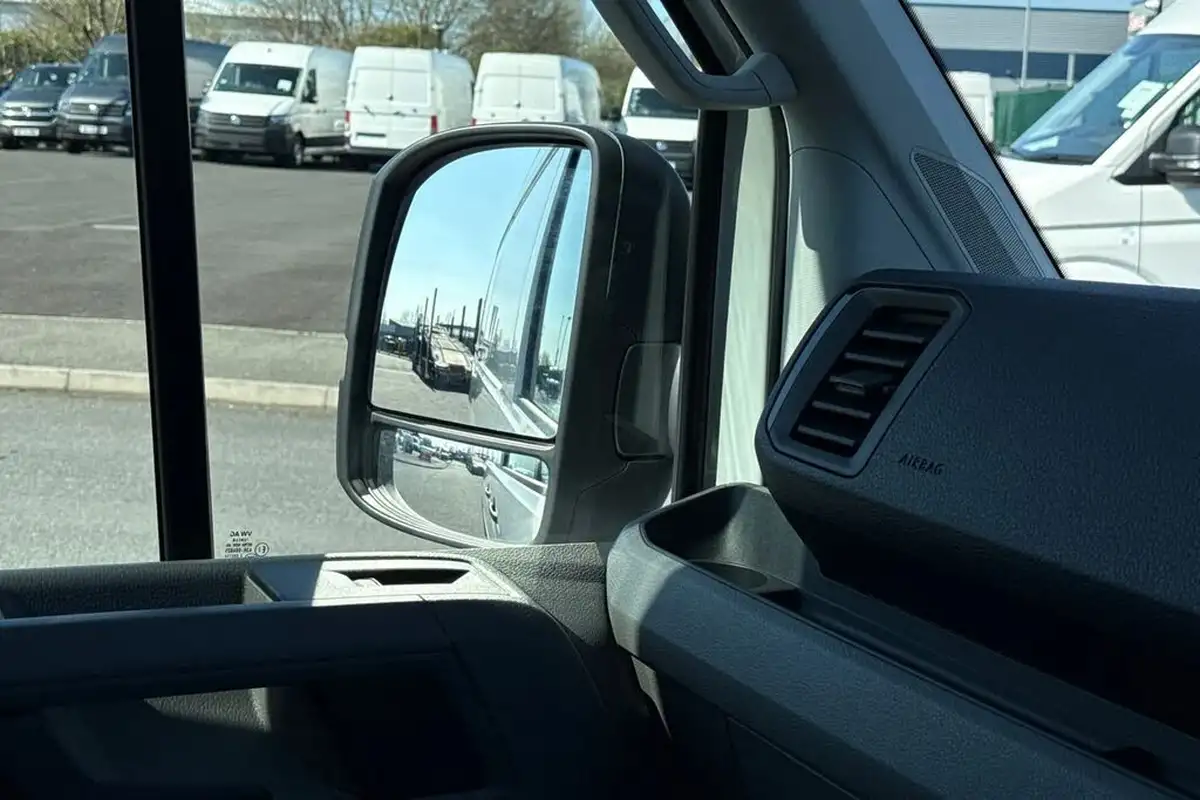 2024-volkswagen-crafter-20tdi-cr35-mwb-commerce-plus-140pseu6d-big-41