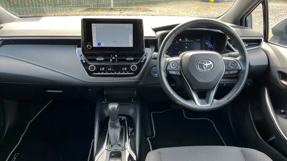 2022-toyota-corolla-18-vvt-i-icon-tech-trk-hatchback-5d-big-4