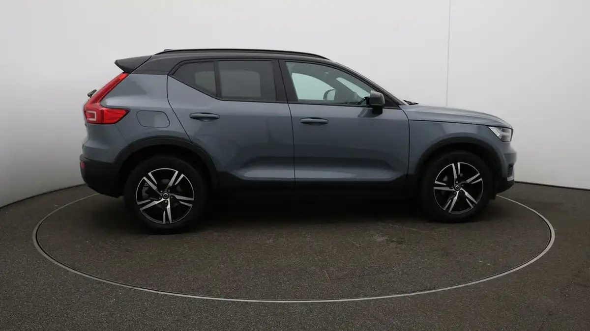2022-volvo-xc40-15-t3-r-design-auto-big-8