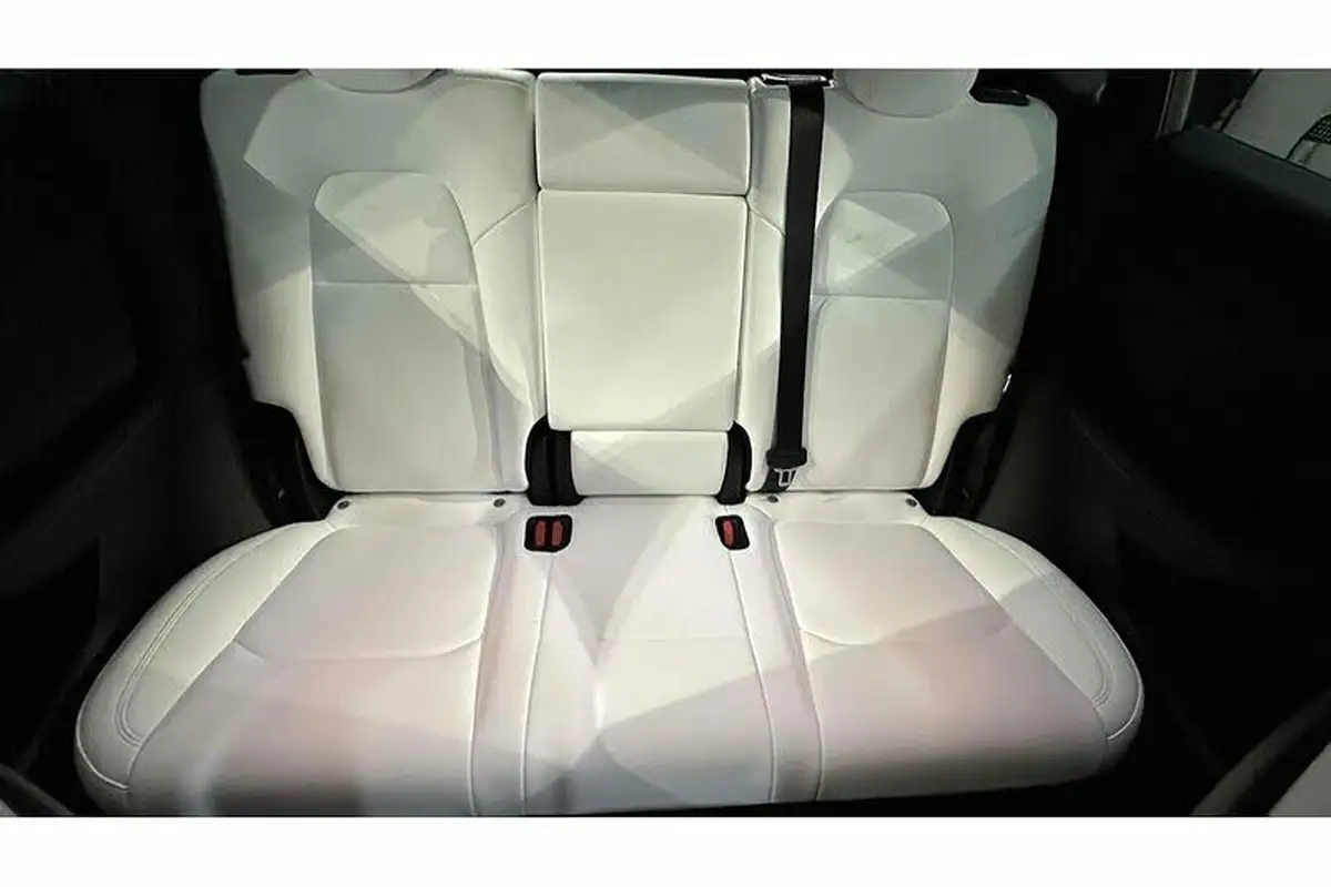 2022-tesla-model-y-e-long-range-big-42