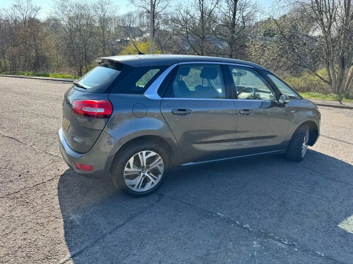 2016-citroen-c4-picasso-16bluehdi-exclusive-big-6