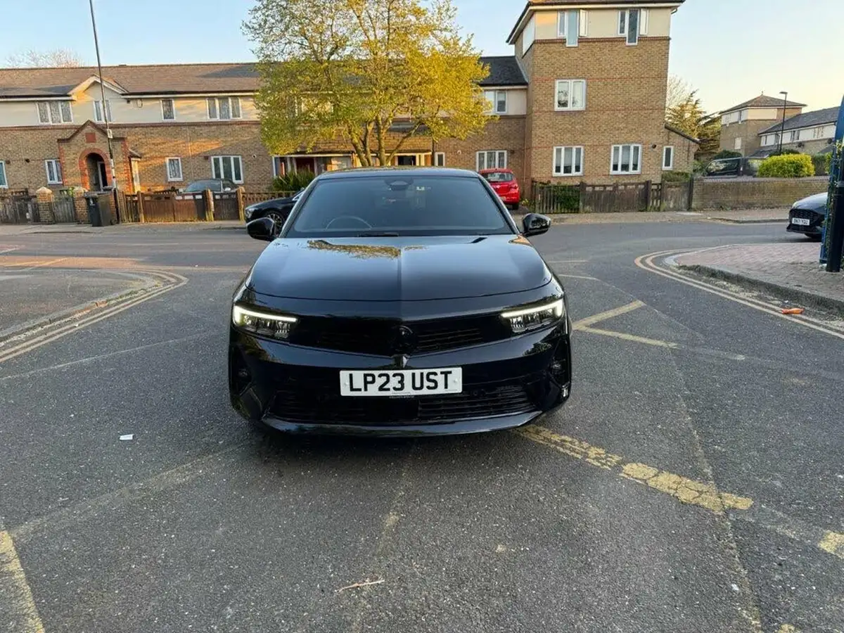 2023-vauxhall-astra-12-turbo-gs-sport-tourer-auto-big-3