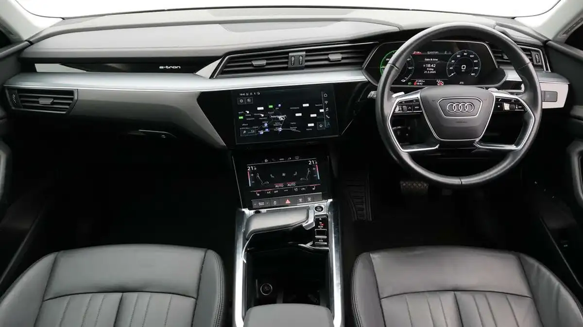 2021-audi-e-tron-55e-technik-sportback-big-13