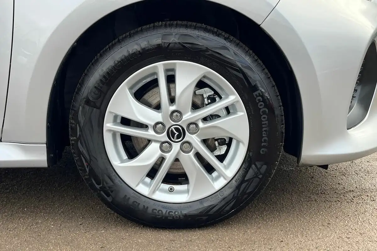 2024-mazda-mazda2-15-centre-line-big-8