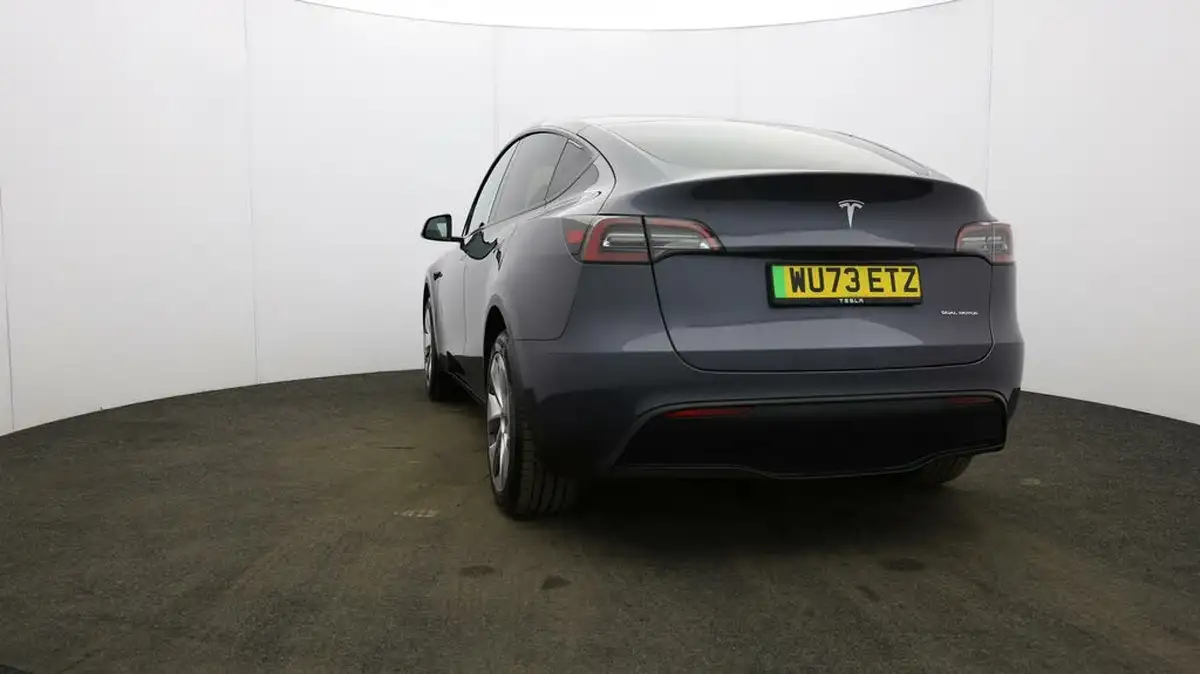 2023-tesla-model-y-e-long-range-big-57