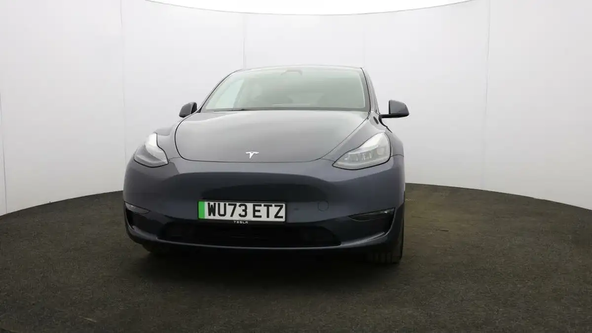 2023-tesla-model-y-e-long-range-big-33