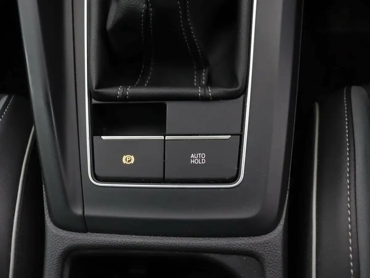 2022-volkswagen-golf-15-tsi-r-line-130ps-hatchback-big-20